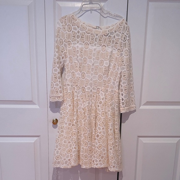 Chic Cream Lace Formal Dress - Picture 1 of 4